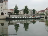 Un bateau sur l'Oise à port Cergy - Photo prise en Juillet 2004 par Ph. DELAVAQUERIE.