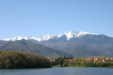 Avril 2006. Le Canigou vu du lac de Vinça.