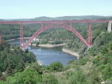 Paysages - Juin 2004. Le viaduc de Garabit construit par Eiffel sur la A75.