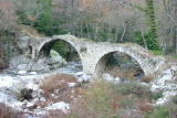 Paysages&nbsp;-&nbsp;D&eacute;cembre 2004. Un petit pont de pierre dans les pyr&eacute;n&eacute;es orientales (66).