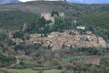 Paysages - Décembre 2004. Le village de Castelnou (66).