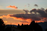 Ciel - Janvier 2005. Les nuages au coucher du soleil sur Millas (66).